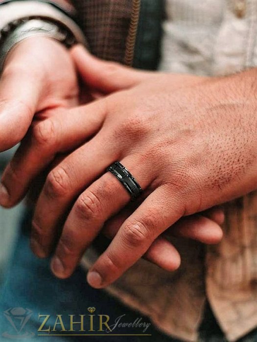 Дамски бижута - Уникален пръстен от висококачествен черен волфрам с ефектна гравировка и триизмерни ивици,.широк 0,8 см - P1423